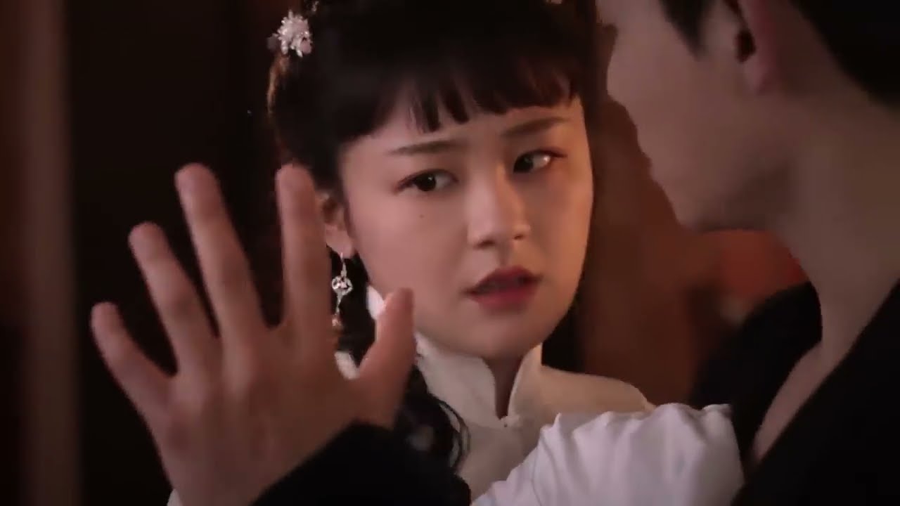 霸道督軍為了保護灰姑娘，強行把她抱上床假裝甜蜜一夜，卻被她怨恨。【千金丫鬟 Maid's Revenge】