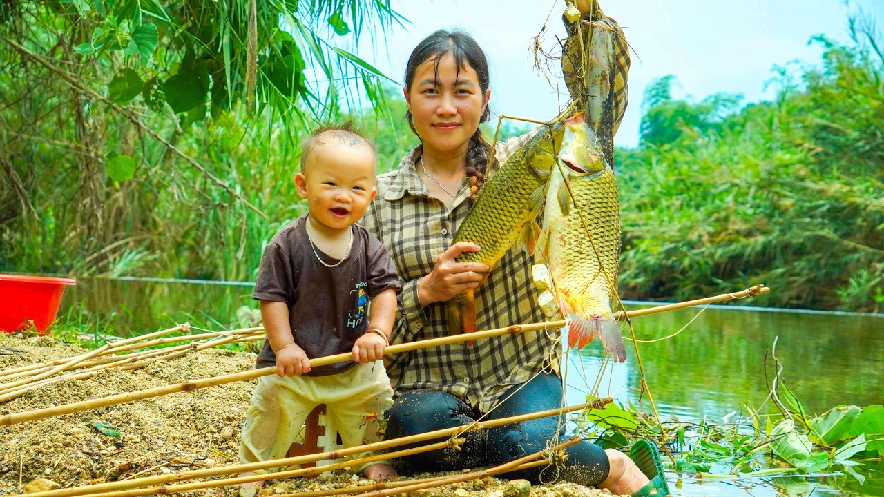 Primitive Fishing: A Single Mother and Her Child Catch Big Fish to Sell at the Market