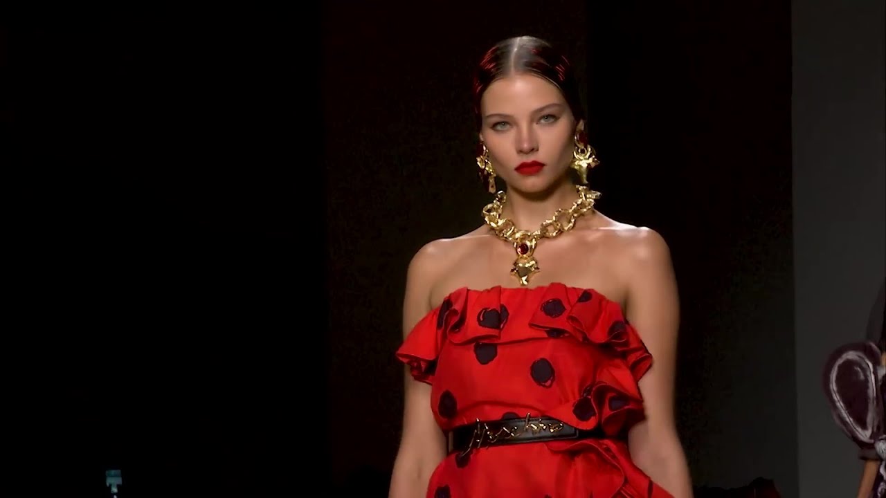 Moschino Fashion Show 2020 (SS20) Milan Fashion Week 👗