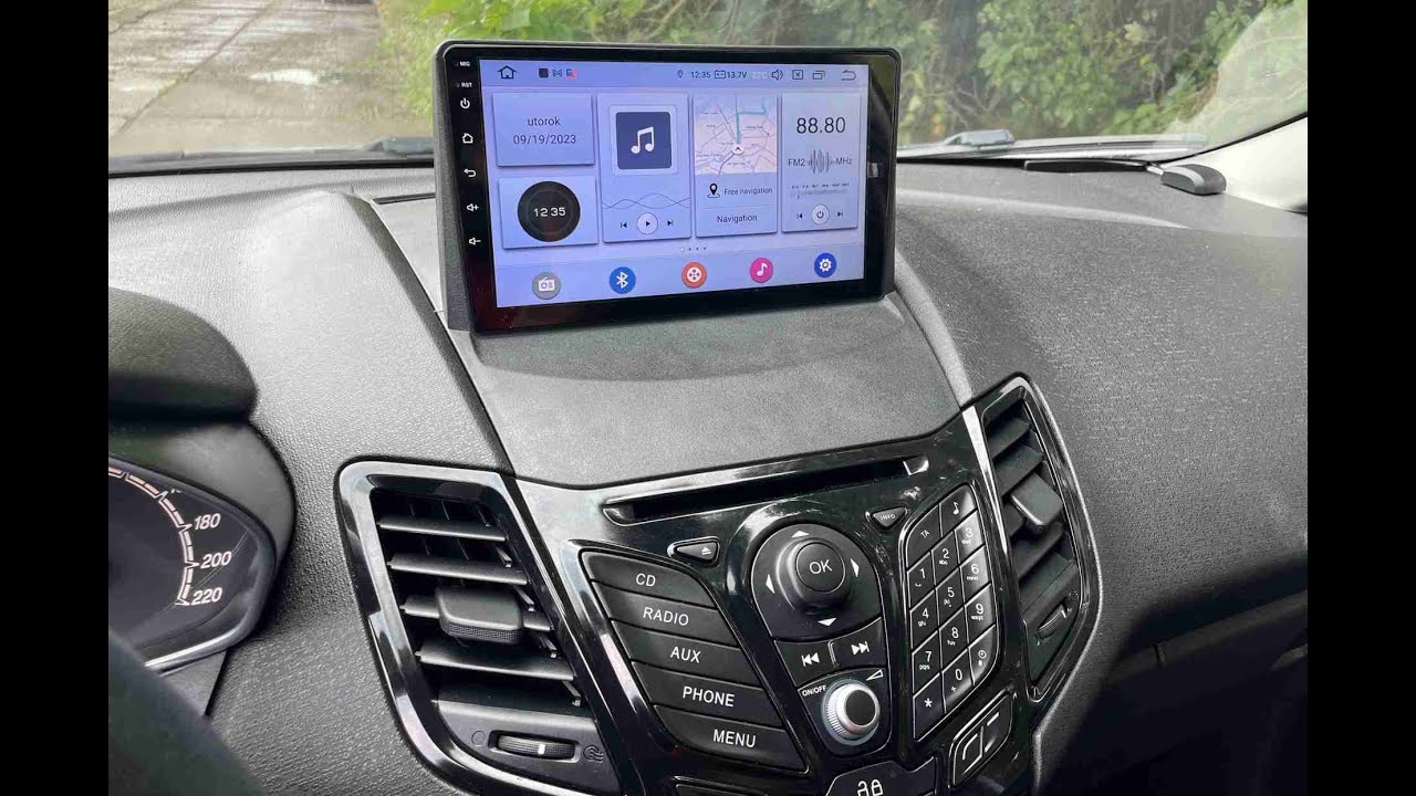 Removal radio Ford Fiesta - CarPlay