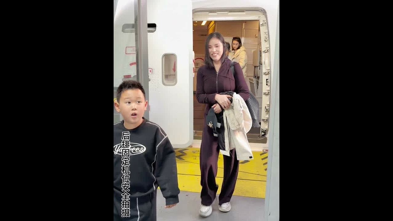 回国啦…看着父母脸上的笑容，趁父母走得动以后多带他们出去走走看看…#记录真实生活 #vlog日常 #父母 #孝顺 #家庭