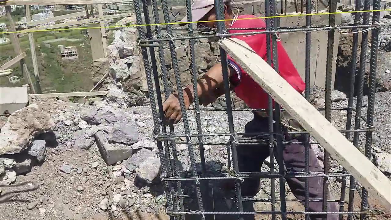 استخدام الخنزيرة في اسقاط اشارات الاعمدة وحديد القواعد .