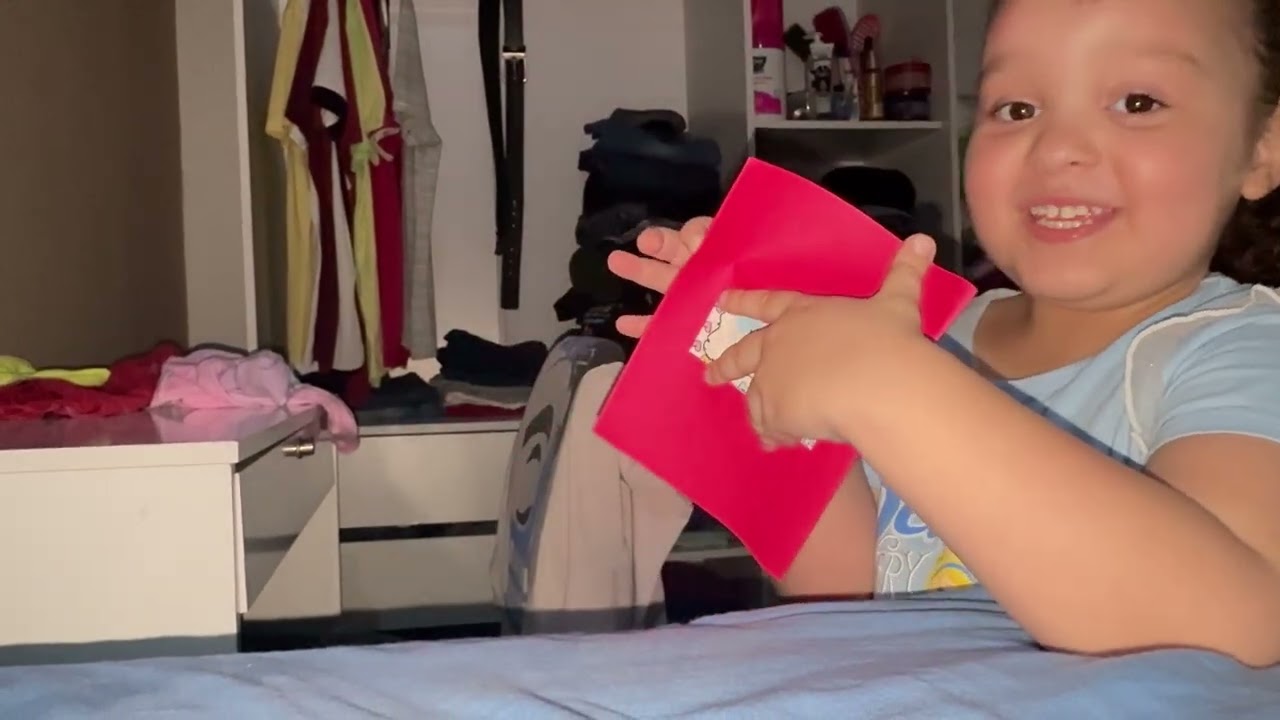 Cuidei das minhas roupas e Betina chegou em casa com o trabalhinho da escola