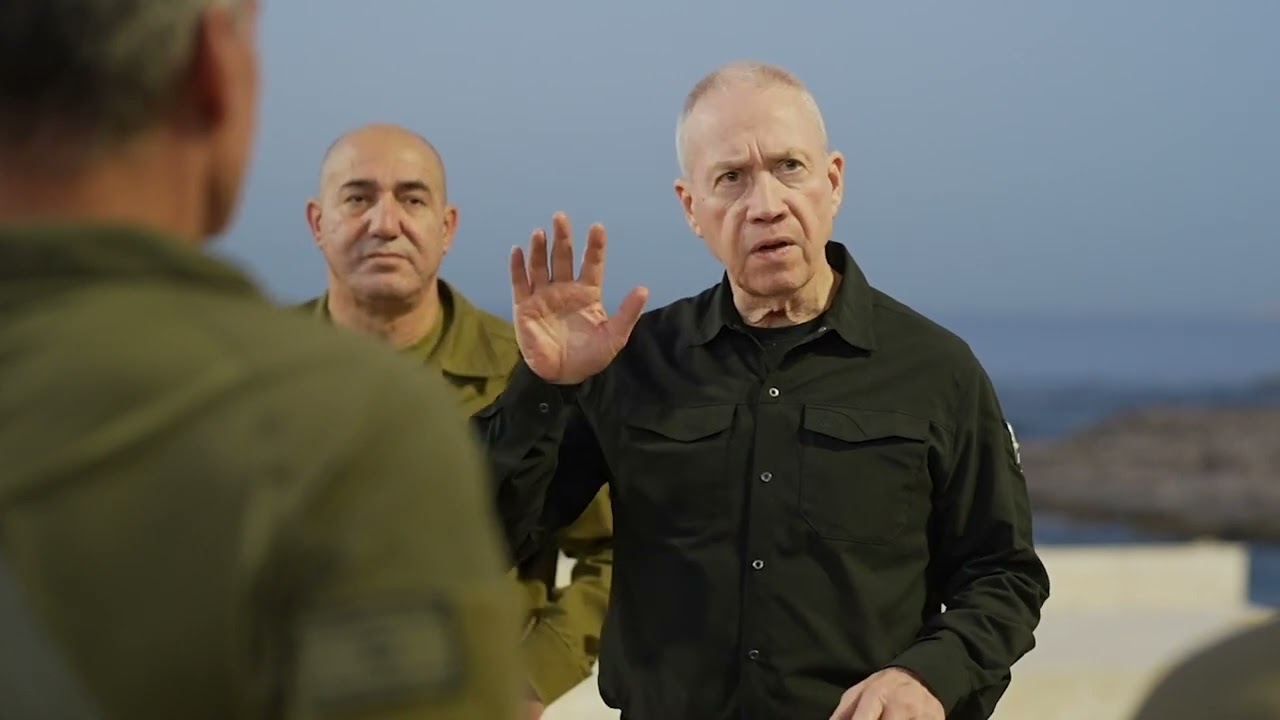 שר הביטחון יואב גלנט  בבסיס שייטת 13 יחד עם מפקד חיל הים האלוף דוד סער סלמה והחיילים