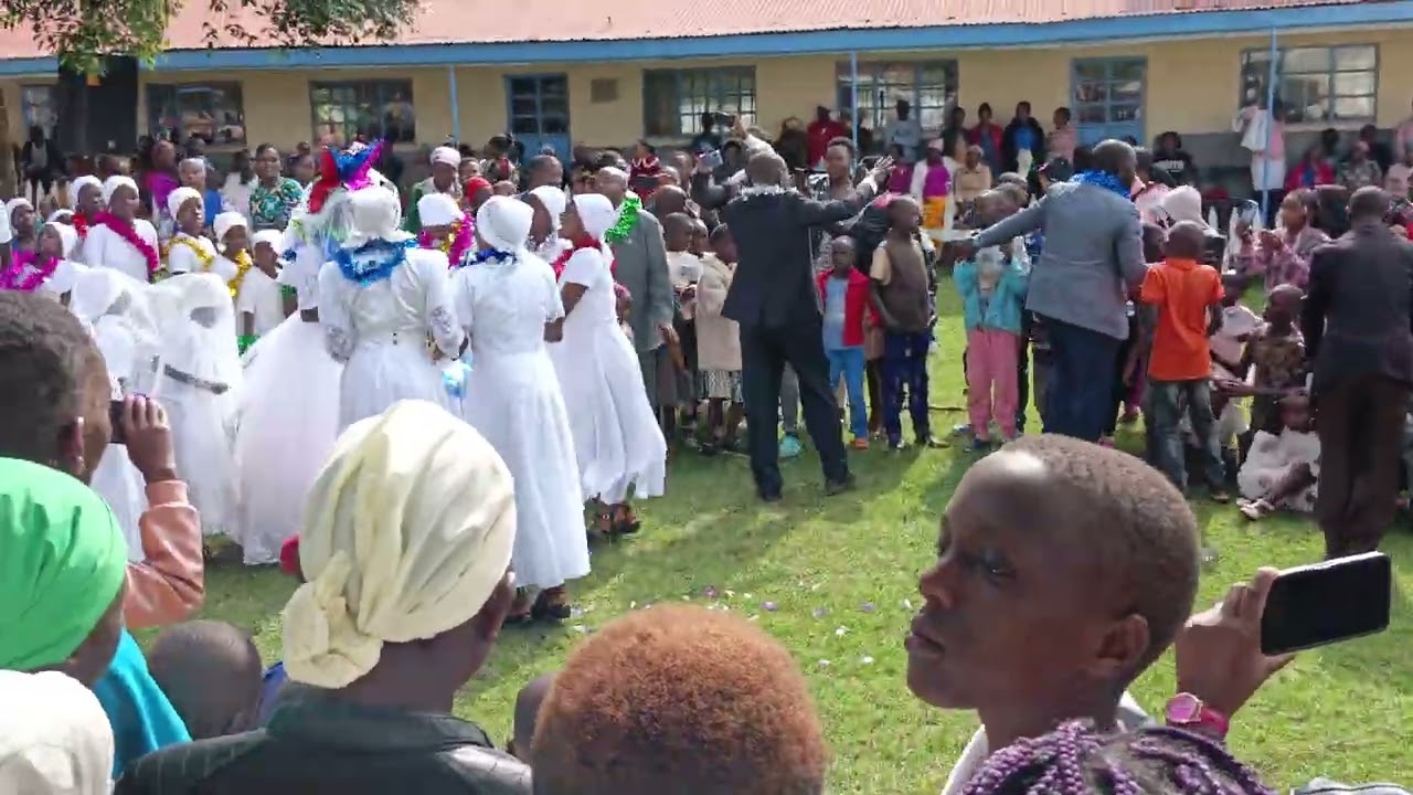 Wedding held at kamanamsim primary,Nicholas weds Cynthia 🥰🥰🥰🥰🥰🥰🥰