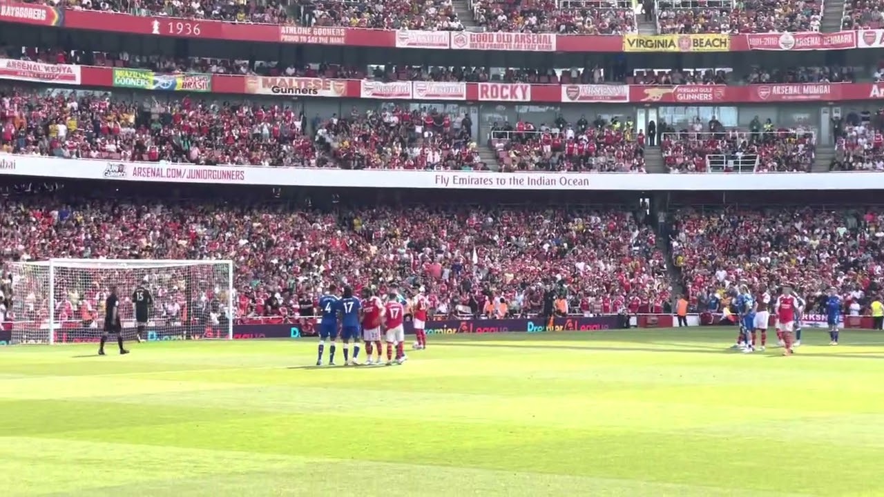 ARSENAL FANS SING “Alex Iwobi he’s one of our own” BEFORE MARTINELLI CONVERTS PENALTY VS EVERTON 1-0