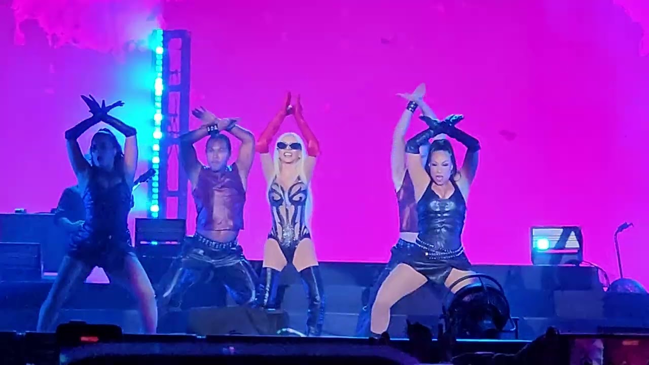 Christina Aguilera - Genie in a bottle - Tecate Emblema México 2024