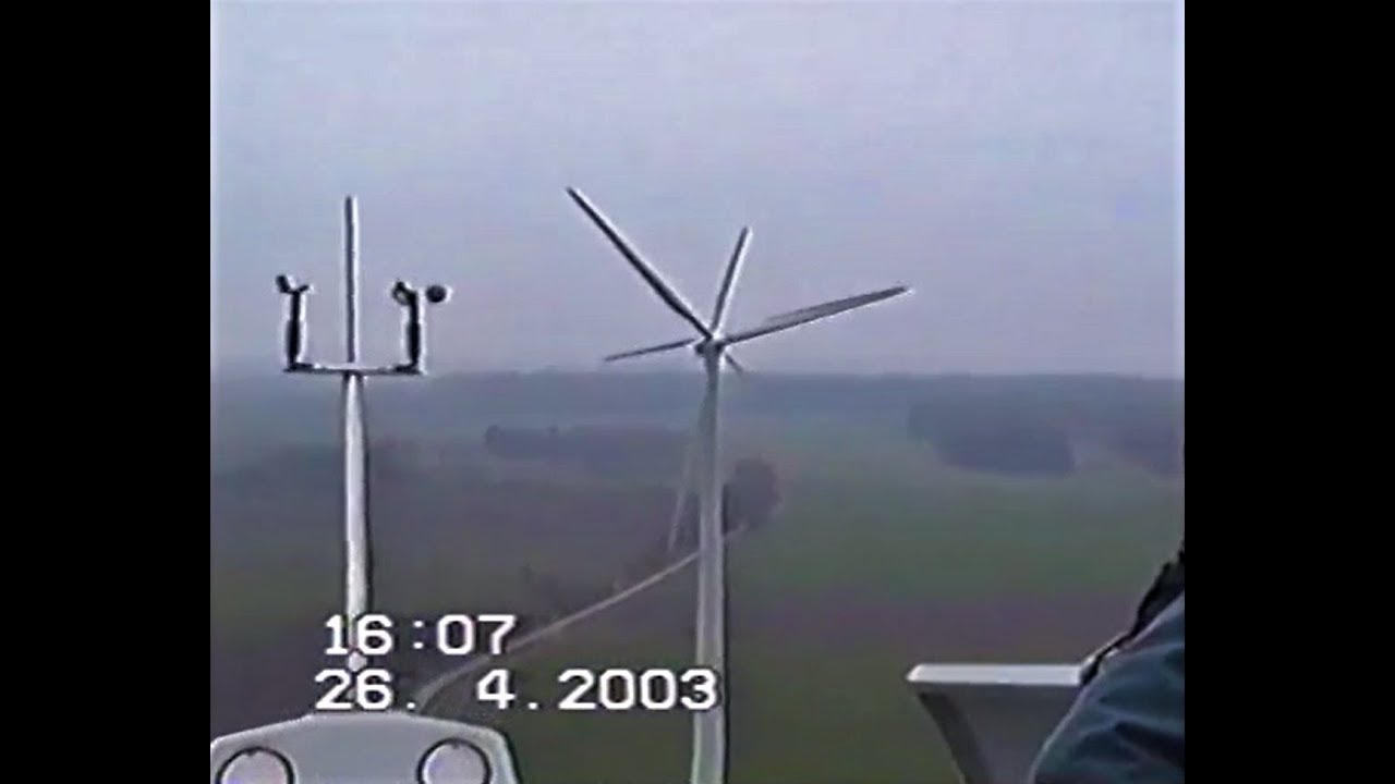 On an old An Bonus 600/44 wind turbine in Nordfriesland 4/2003