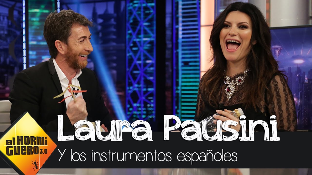 Laura Pausini aprende a tocar la zambomba de Pablo Motos - El Hormiguero 3.0