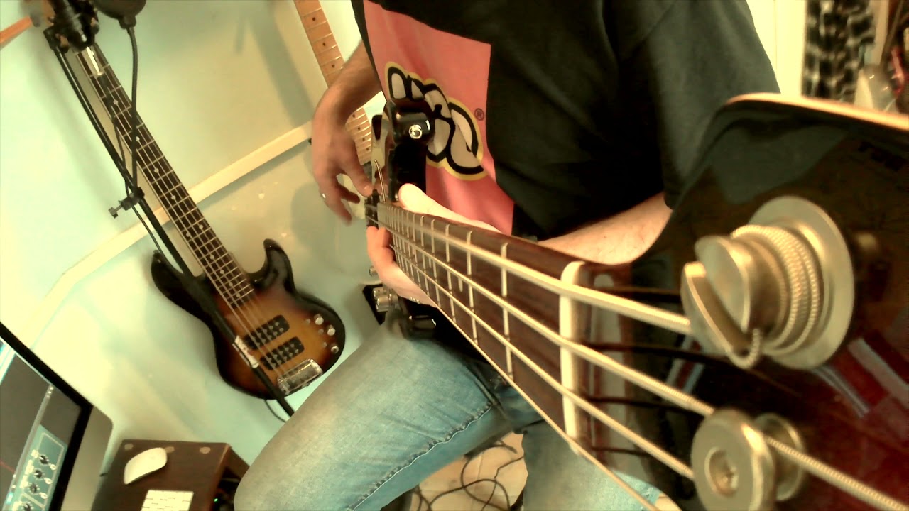 Falling to pieces - Faith no more, bass cover #faithnomore #basscover #fallingtopieces #musicman