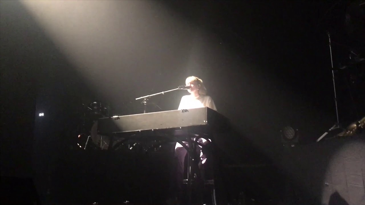 Angèle reprend « Mon amie la rose » de Françoise Hardy @ Rocher de Palmer, Cenon