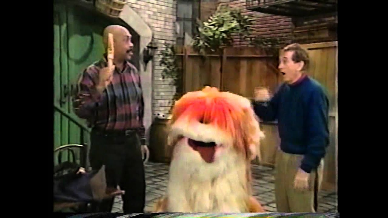 Sesame Street - Bob & Gordon Watch Barkley
