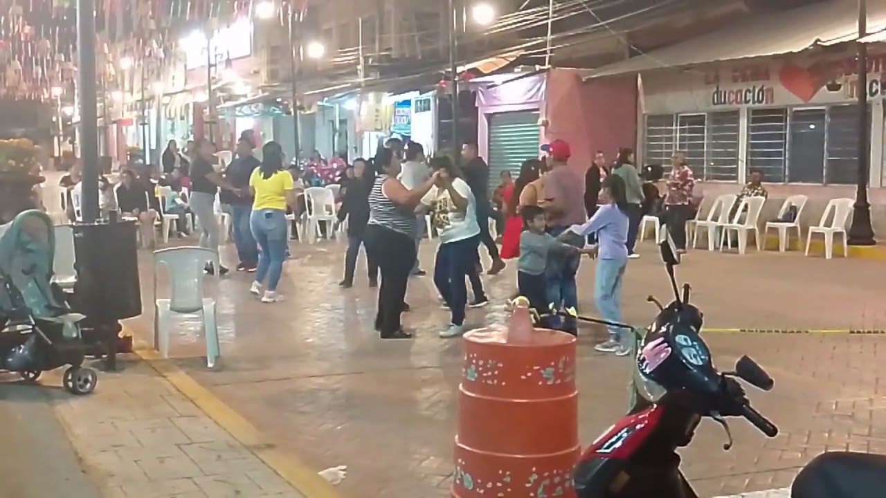 En la ceiba Puebla Jos&eacute; Juan y sus teclados 