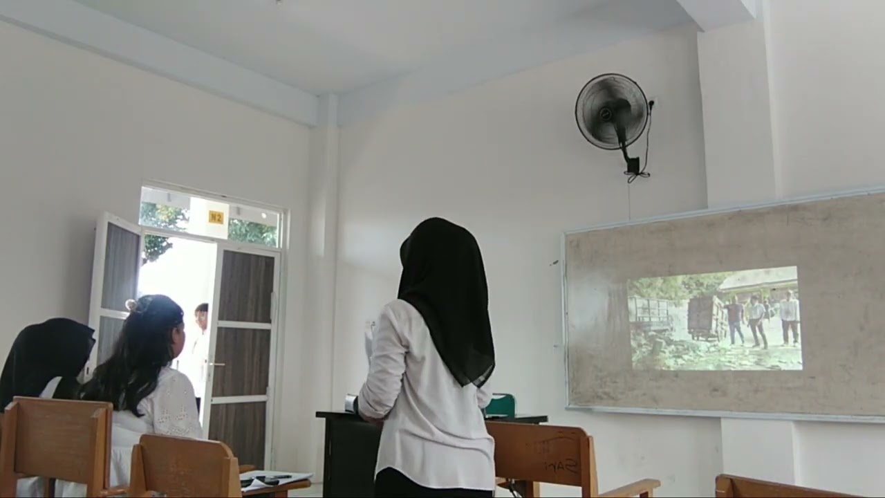 simulasi mengajar pembelajaran ips sd, Naila Lutfia (2401414141)