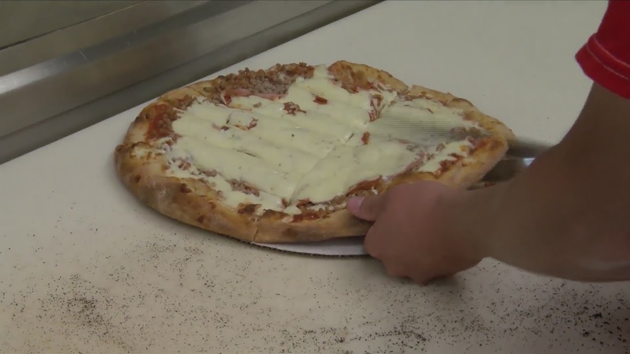 Destination Illinois: Quad-Cities style pizza