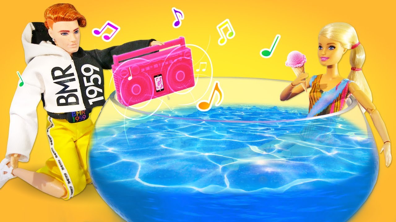 Festa de casa nova! Vamos nadar na piscina e tomar sorvete! Novelinhas de bonecas para princesas