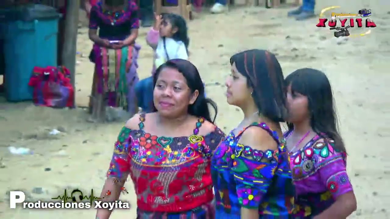 Gran baile social en Nuevo Xebalanguac y es Xoyita Musical, en casa de Rolando Alonzo