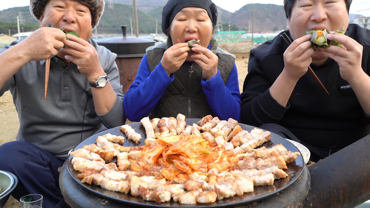 삼삼데이를 맞아 솥뚜껑에 구워먹는 숙성삼겹살! (Samgyeopsal & Kimchi on a cauldron lid) 요리&먹방!! - Mukbang eating show