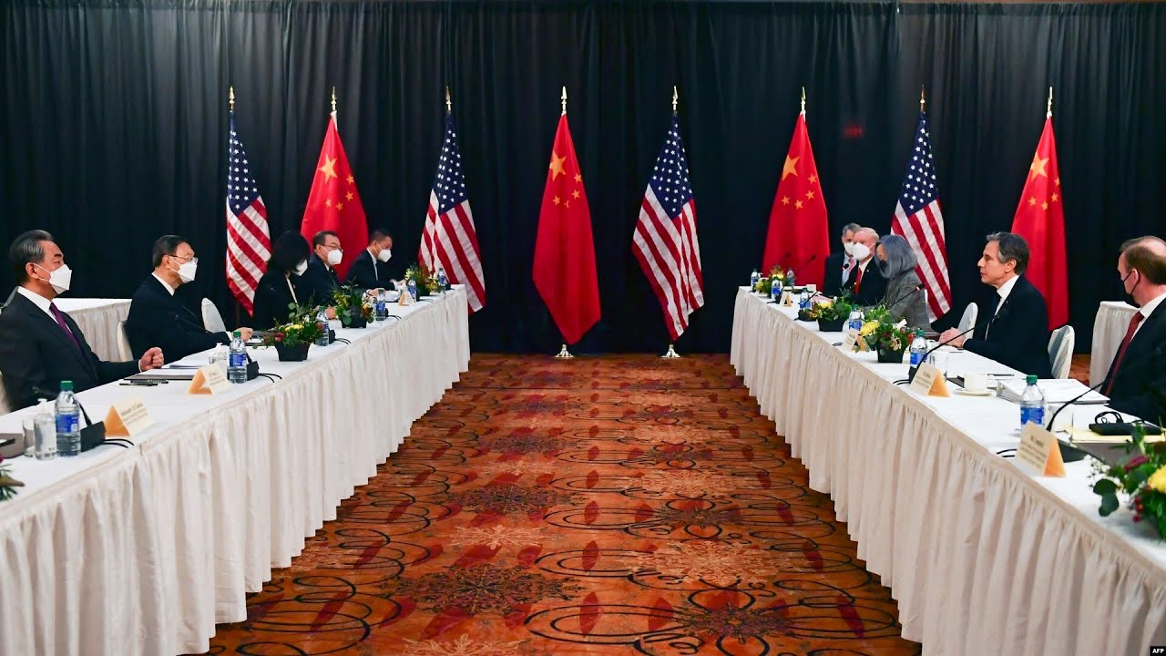 美中官员开始面对面高层会谈前在媒体摄像机前激烈交锋