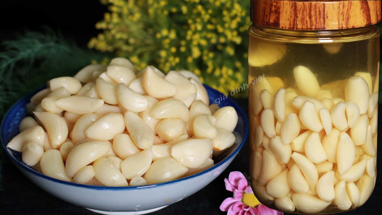 Cách làm tỏi ngâm giòn trắng giữ được mùi thơm của tỏi ai cũng thích