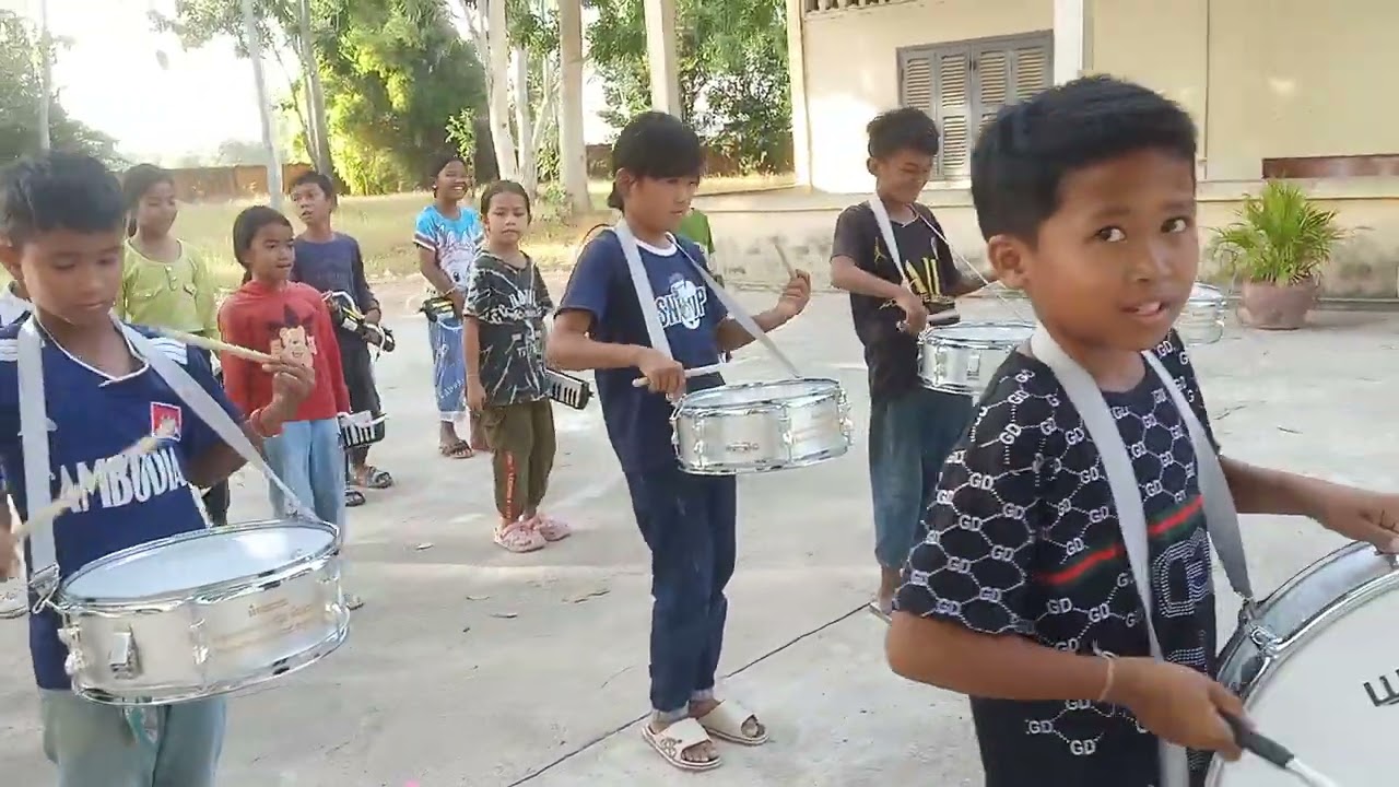 🎶🎼ហាត់ដើរតាមចង្វាក់ភ្លេង🚶‍♀️🎼 @damnakampilprimaryschool