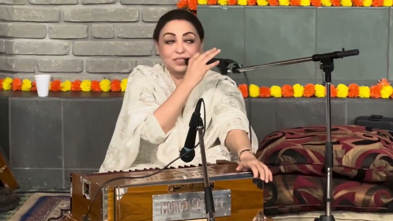Azra Mohyeddin sharing memories of her husband late Zia Mohyeddin & singing a Qata'a by Faiz sahab