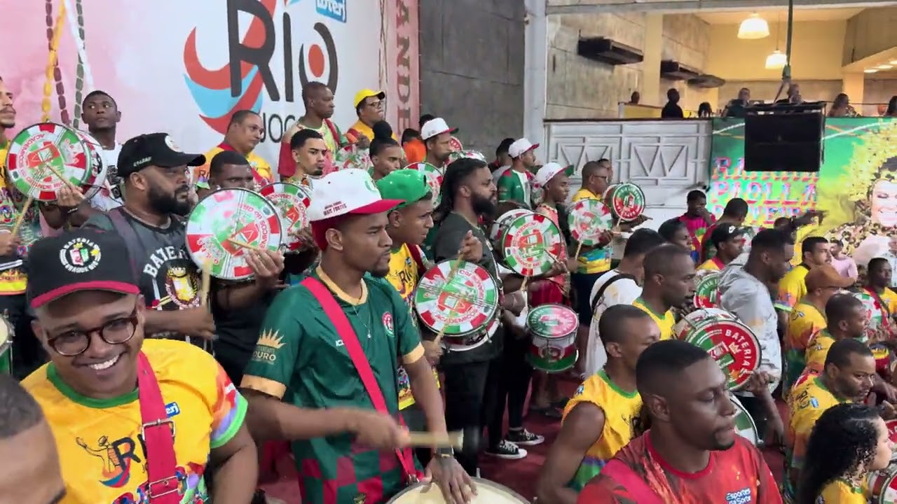Bateria da Grande Rio no ensaio de quadra para o carnaval 2025!