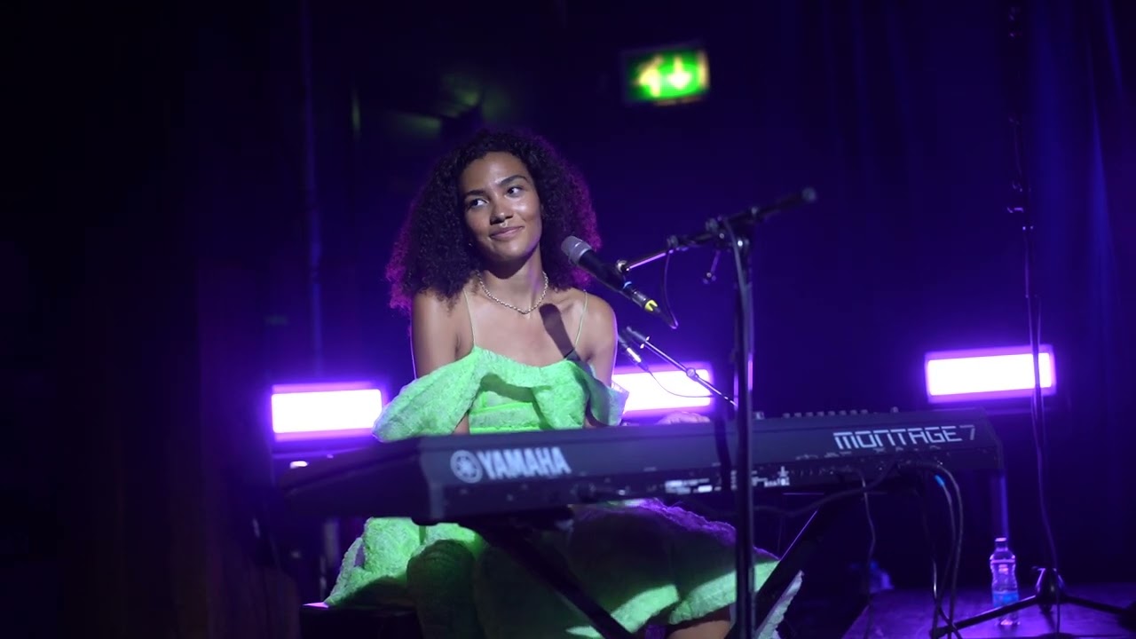 Olivia Dean - Everybody's Crazy - LIVE MUSIC - SCALA - LONDON - 2023