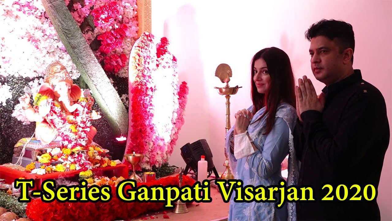 UNCUT | Bhushan Kumar Along With Wife Divya Khosla @ T-Series Ganpati Visarjan 2020