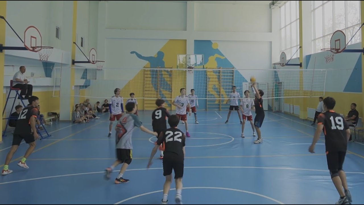 10-е классы vs 11-е классы 1-сет | Внутришкольные соревнования