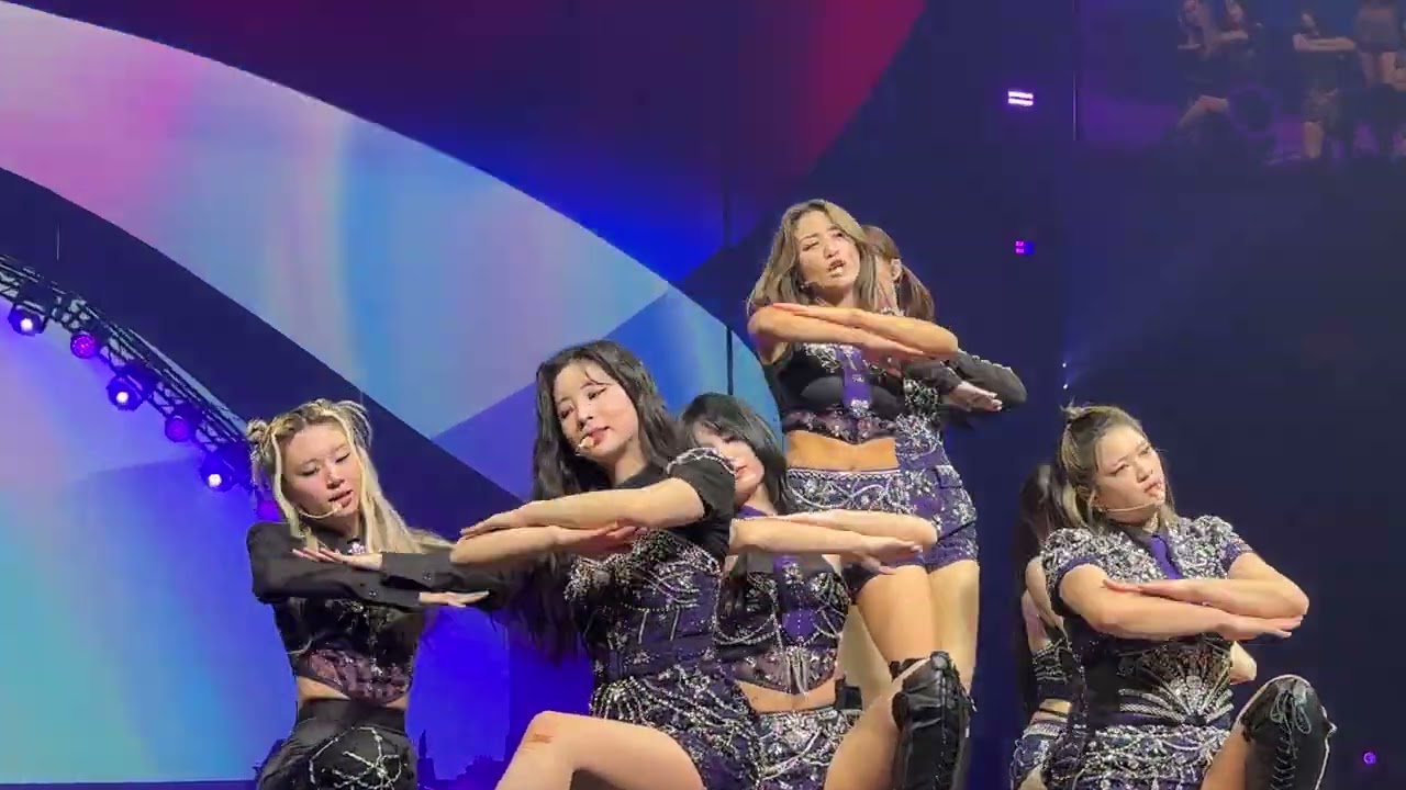 TWICE (트와이스) Ready to Be World Tour - MOONLIGHT SUNRISE + Brave (Houston Day 2) - [Fancam]