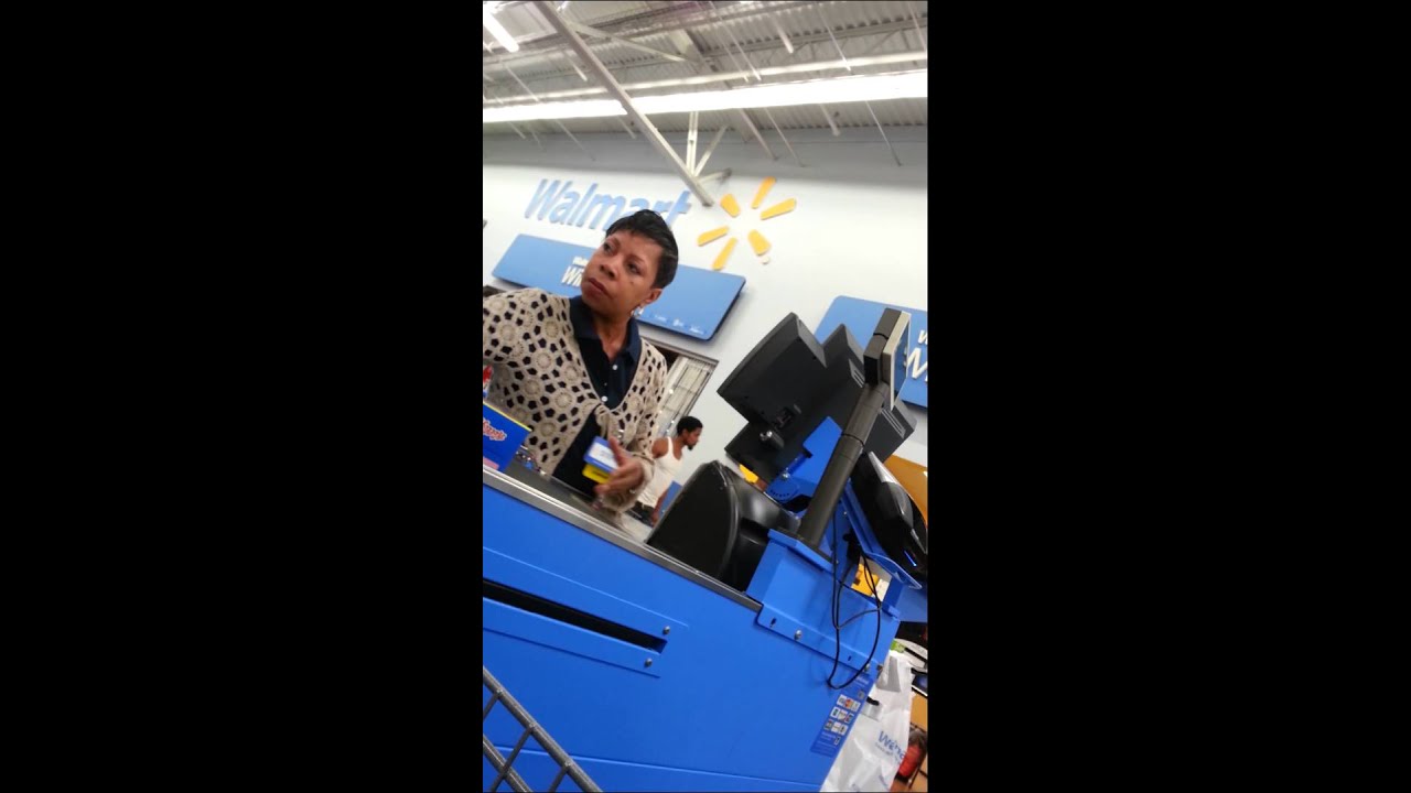 A bad customer service at Walmart Mal servicio al cliente video 13