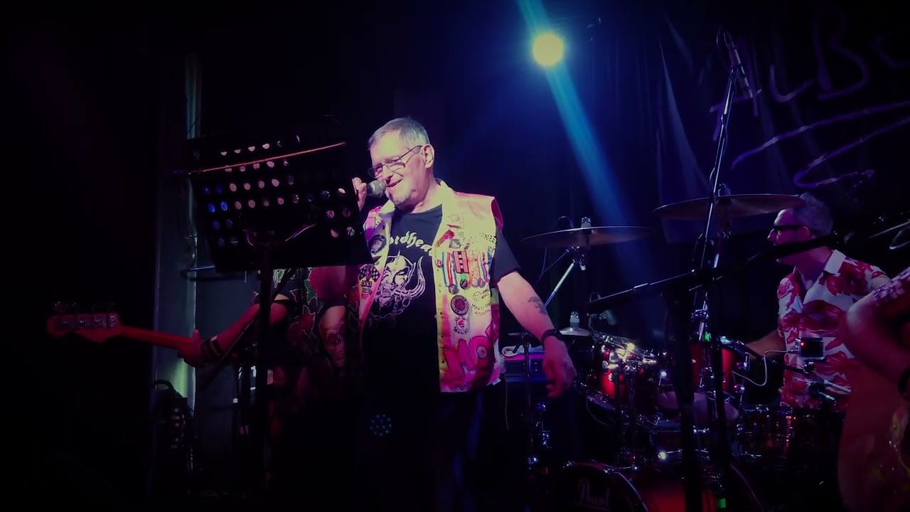 Johnny Moped 'I'm a Spasm' Live in Brighton