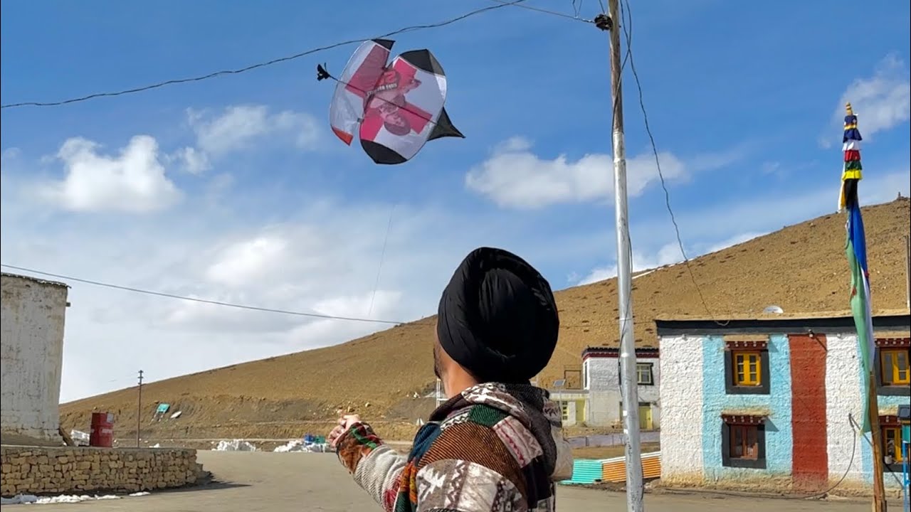 Kite Flying in Mountains 😱 Patangbaazi , Kite Vlog