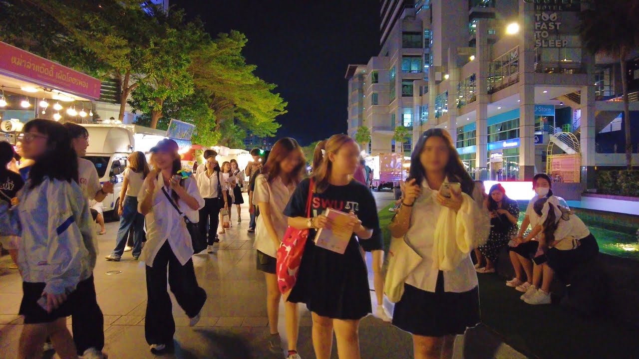 4K 🇹🇭 Evening Walking in Downtown Bangkok (SWU Night Market)