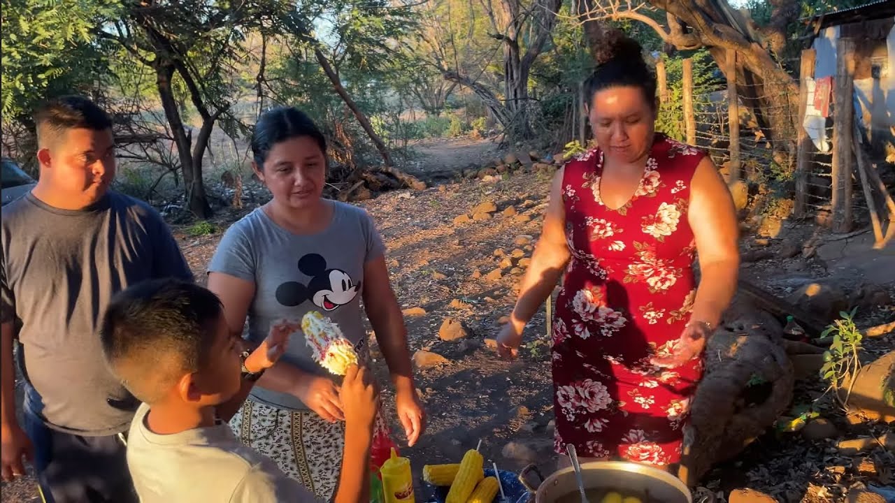 A disfrutar  unos ricos  elotes  locos