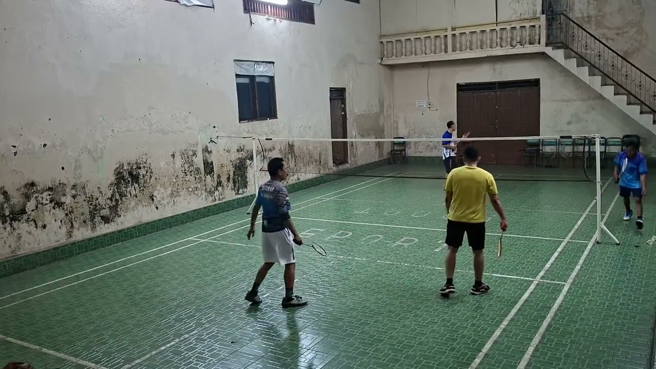 Tomi,pak kumis vs om yus,pak mun