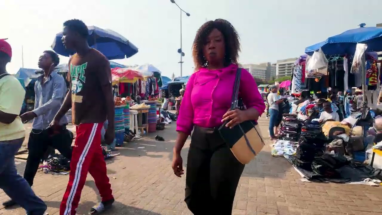 AFRICA GHANA MARKET WALK ACCRA AGBOGBLOSHIE