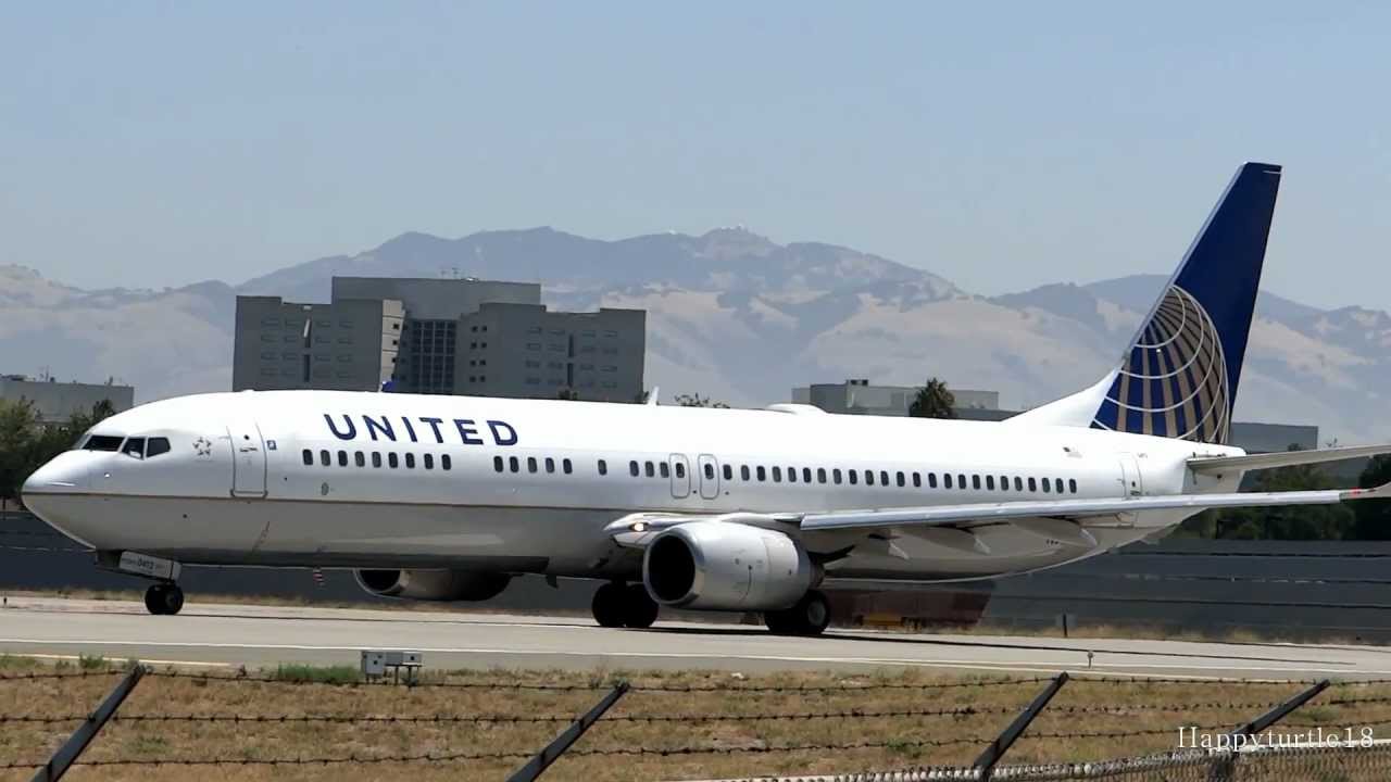 United Airlines 737-900 CLOSE UP Takeoff From San Jose International Airport