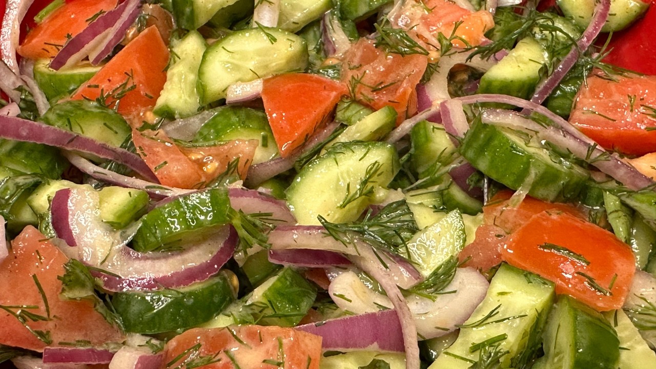 This Simple Salad Will Make You Crave Veggies – No Lettuce Needed!