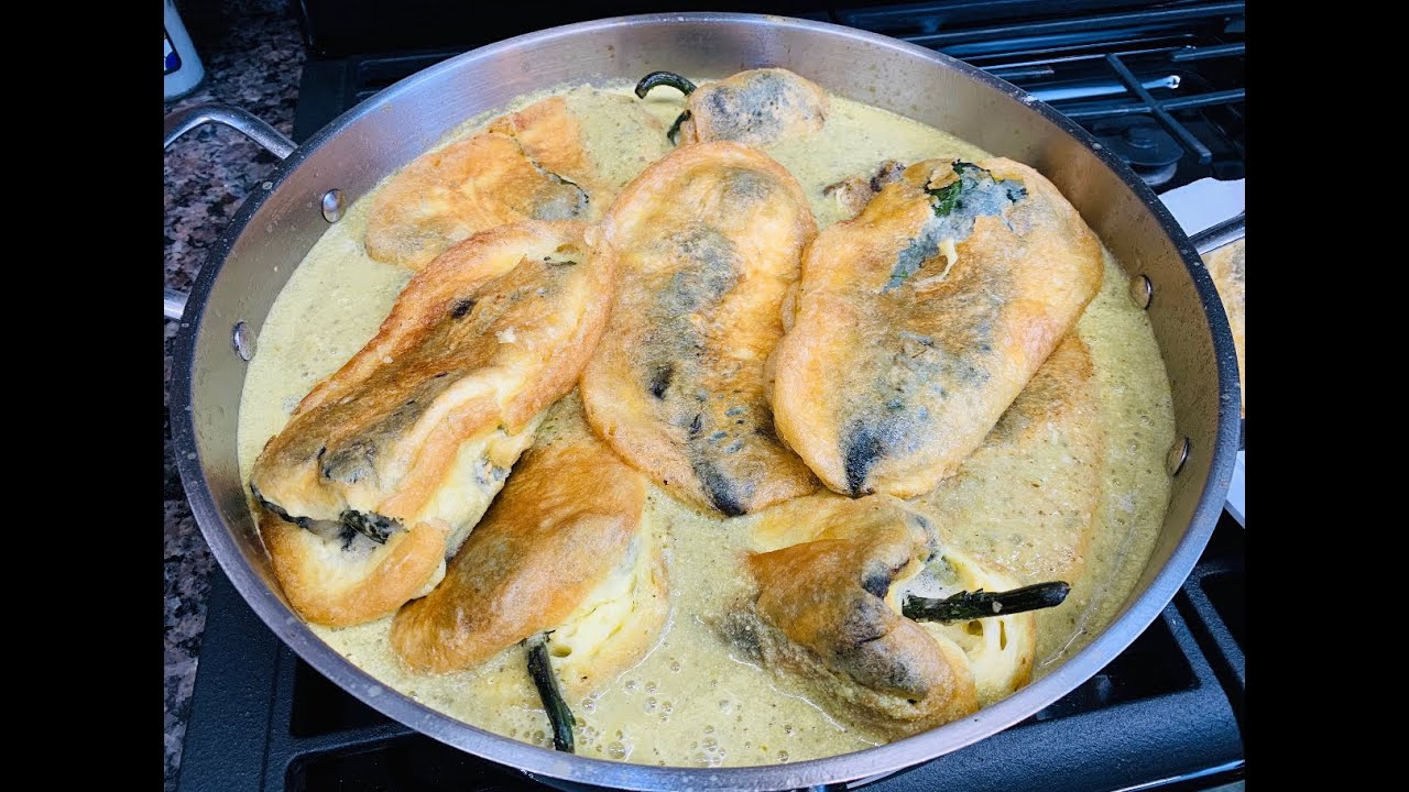 Chiles Rellenos En Salsa Verde Cremosa Realmente Deliciosos