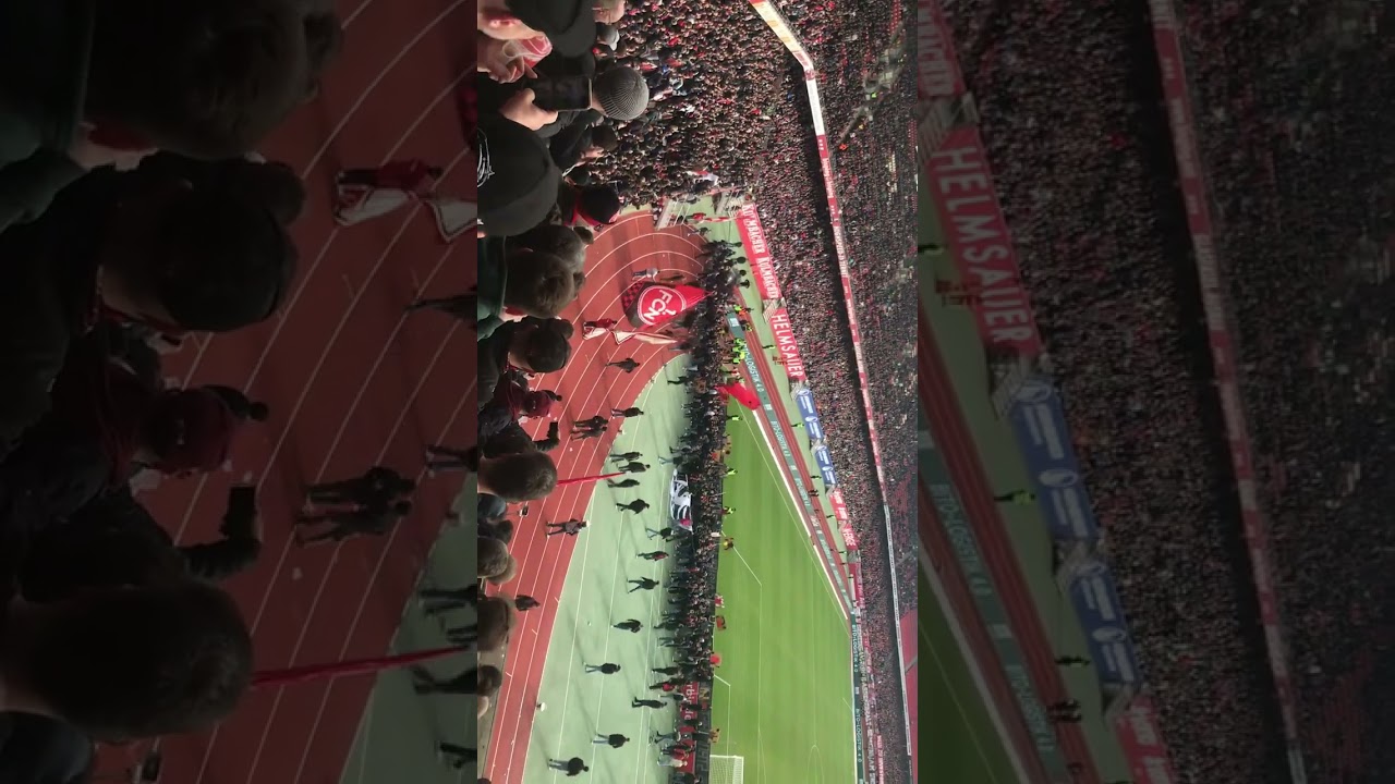 Fan Proteste N&uuml;rnberg / Ultras st&uuml;rmen den Innenraum