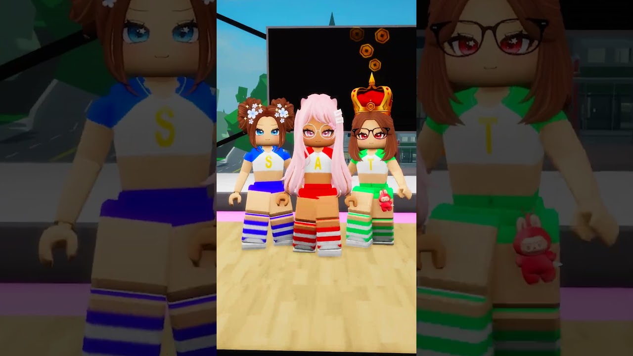 the fake chipmunks were singing in the street...🥴😫#robloxshorts #roblox