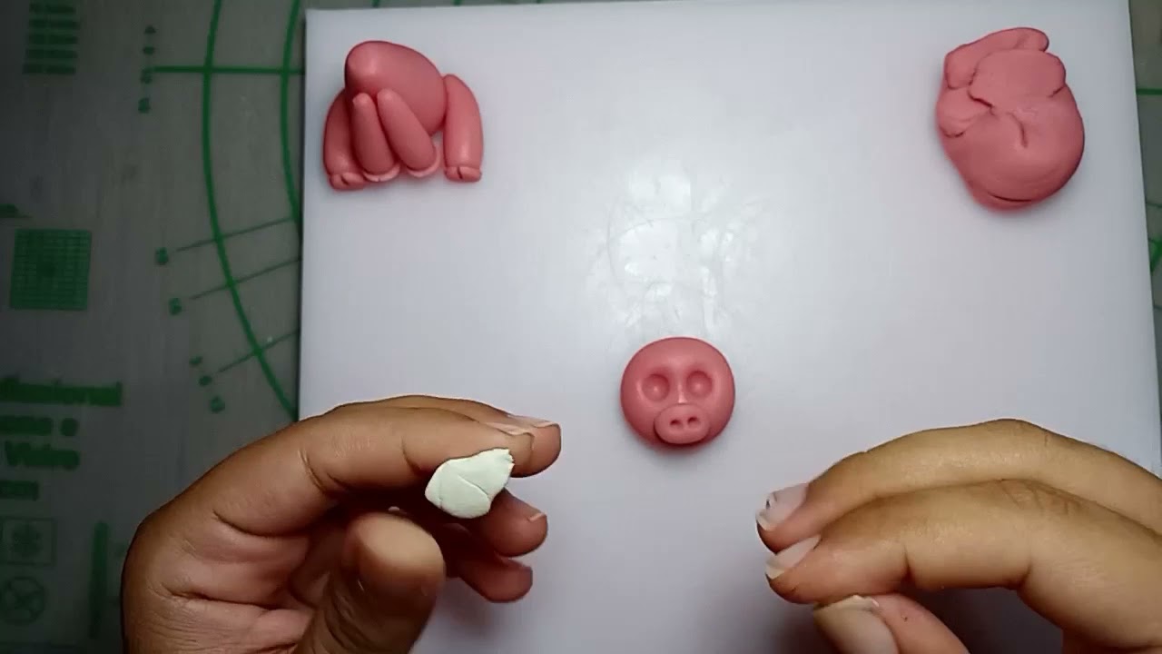 PORQUINHO MODELADO EM PASTA DE LEITE NINHO/ Fazendinha
