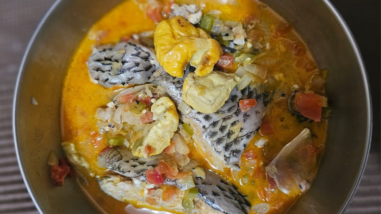 PEIXE NO MOLHO COM CAJU