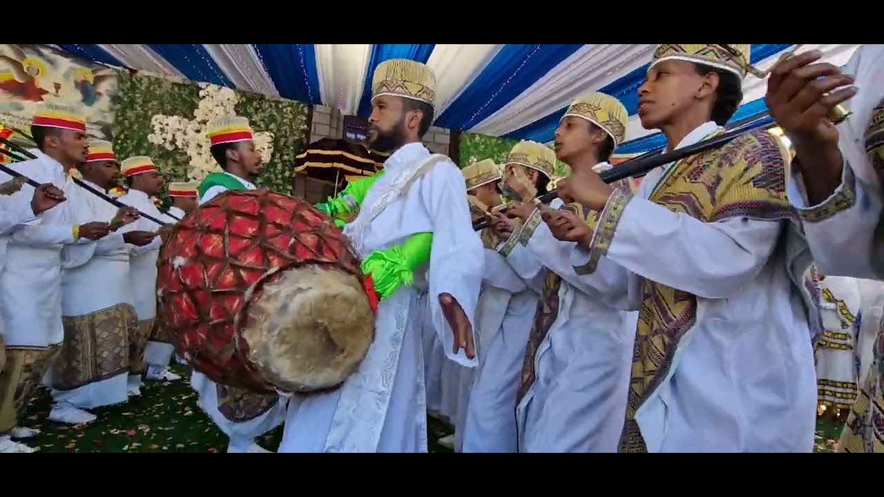 የቅዱስ መርቆሬዎስ አስደናቂ አጫብር ወረብ በቅዱስ ዑራኤል ሰ/ት/ቤት ye kedus Merkorewos Acabir wereb Urael Sunday school