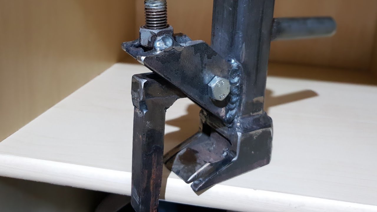 Bead breaker tool | Dispozitiv pentru dejantat anvelope.