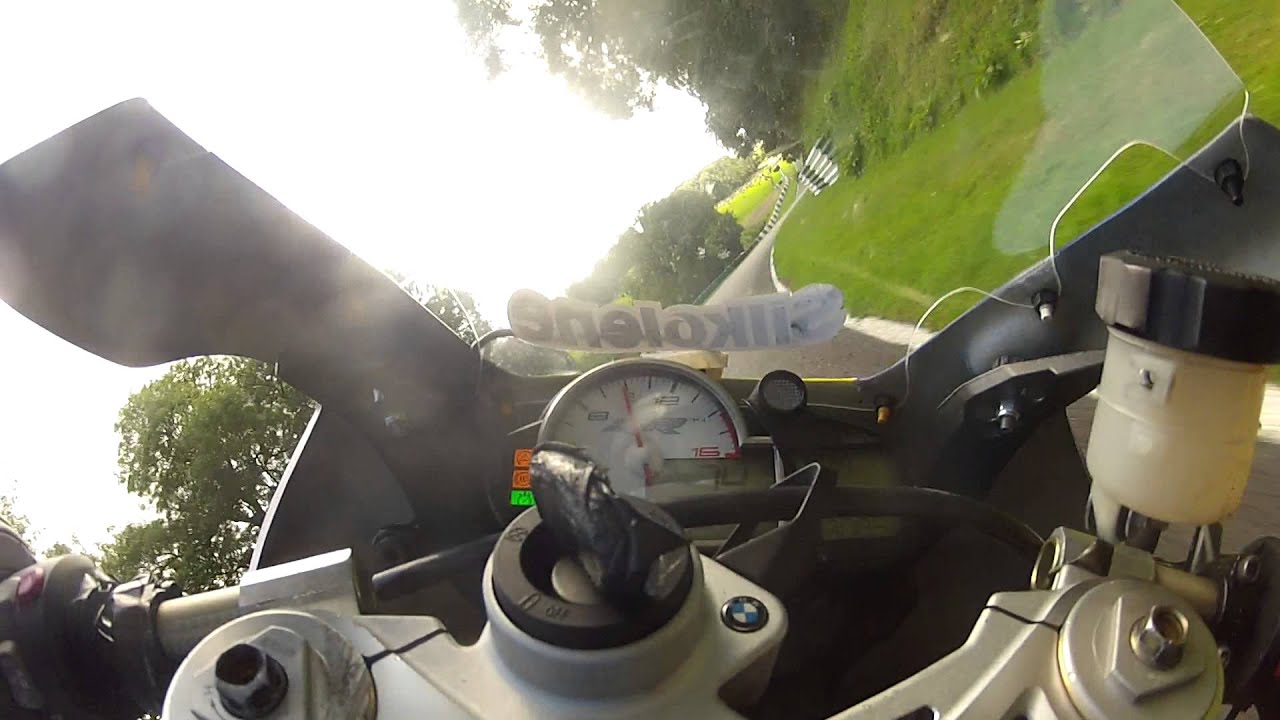 phillip crowe cadwell park 80th aniversery 130.1 lap and crash