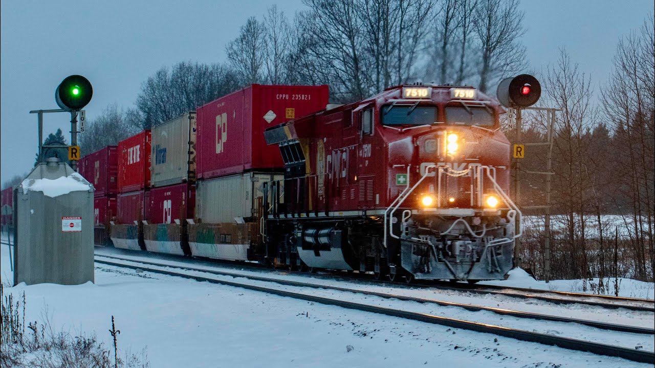 CP 7510 East, train 100-25 at Vibert Rd.