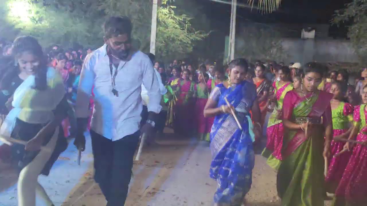 అన్నమయ్య జిల్లా ముదివీడు జాతరలో మీ సుబ్బారెడ్డి కోలాటం మైదుకూరు 7702051582 చామంతిపువ్వా అంటూ చూడండి 